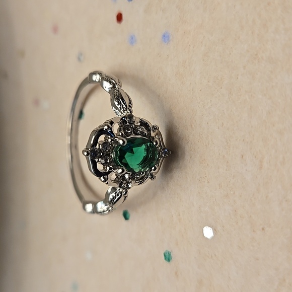 Green Cubic Zirconia - Luxurious White Golden Plated Alloy Women size 8 - Picture 7 of 8